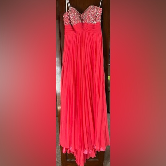 Size 2 Night Moves Prom Collection - Picture 4 of 6